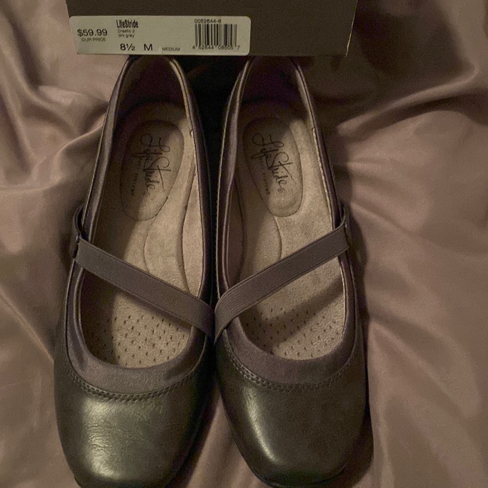 Life stride dress shoes